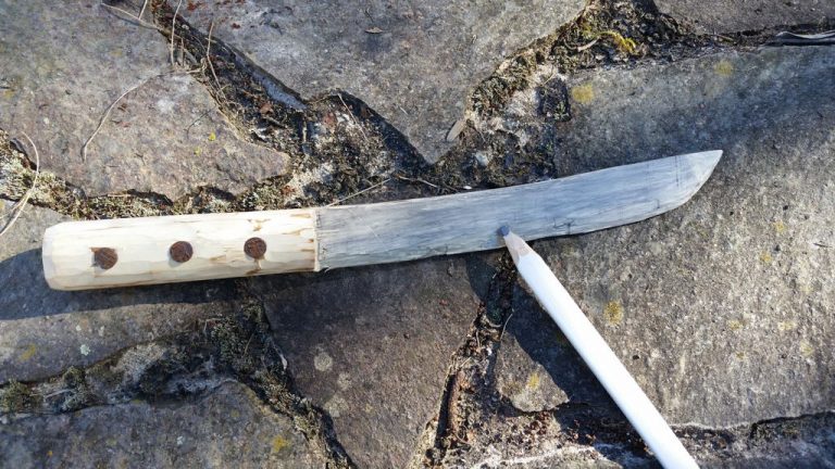 Basteln mit Holz 6: Schnitzvorlage Holzmesser - www.kindermesser-test.net