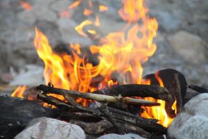 lagerfeuer survival kinder